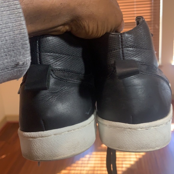 Kenneth Cole reaction - Picture 2 of 3